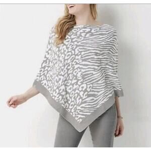 Nwt Barefoot Dreams Cozy Chic Ultralight Grey White Animal Print Poncho One Size